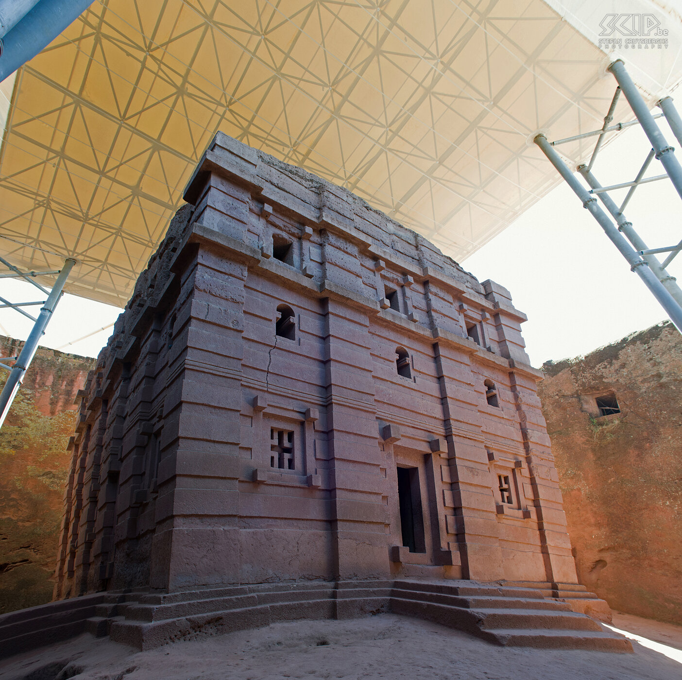 Lalibela - Bet Amanuel kerk Bet Amanuel is een 12m hoge monolithische rotskerk in de Oostelijke groep. Ze wordt beschouwd als een van de meest verfijnde kerken van Lalibela. Stefan Cruysberghs